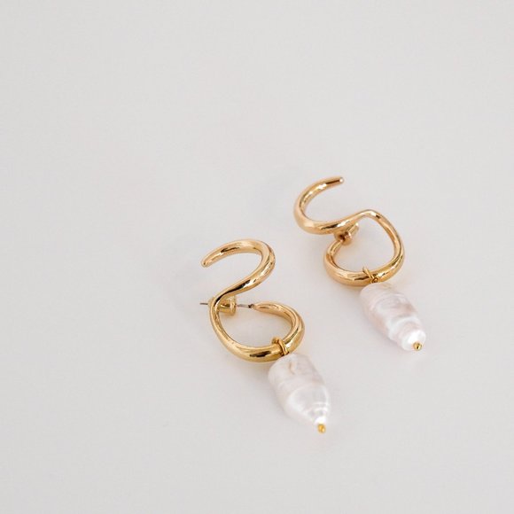 A.B. Ellie Double Loop Pearl Ear Cuff Earring - Picture 1 of 1